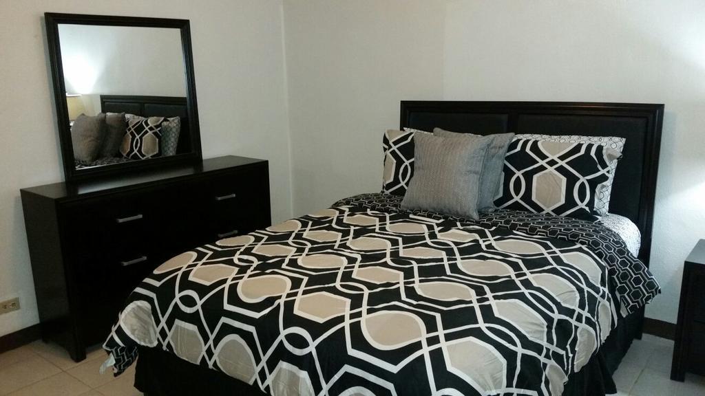 Beautiful 2 Bedroom 1 Bath Тамунинг Екстериор снимка